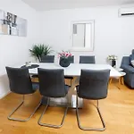 Apartment Cosmopolitan , Sea View, And Free Garage Parking