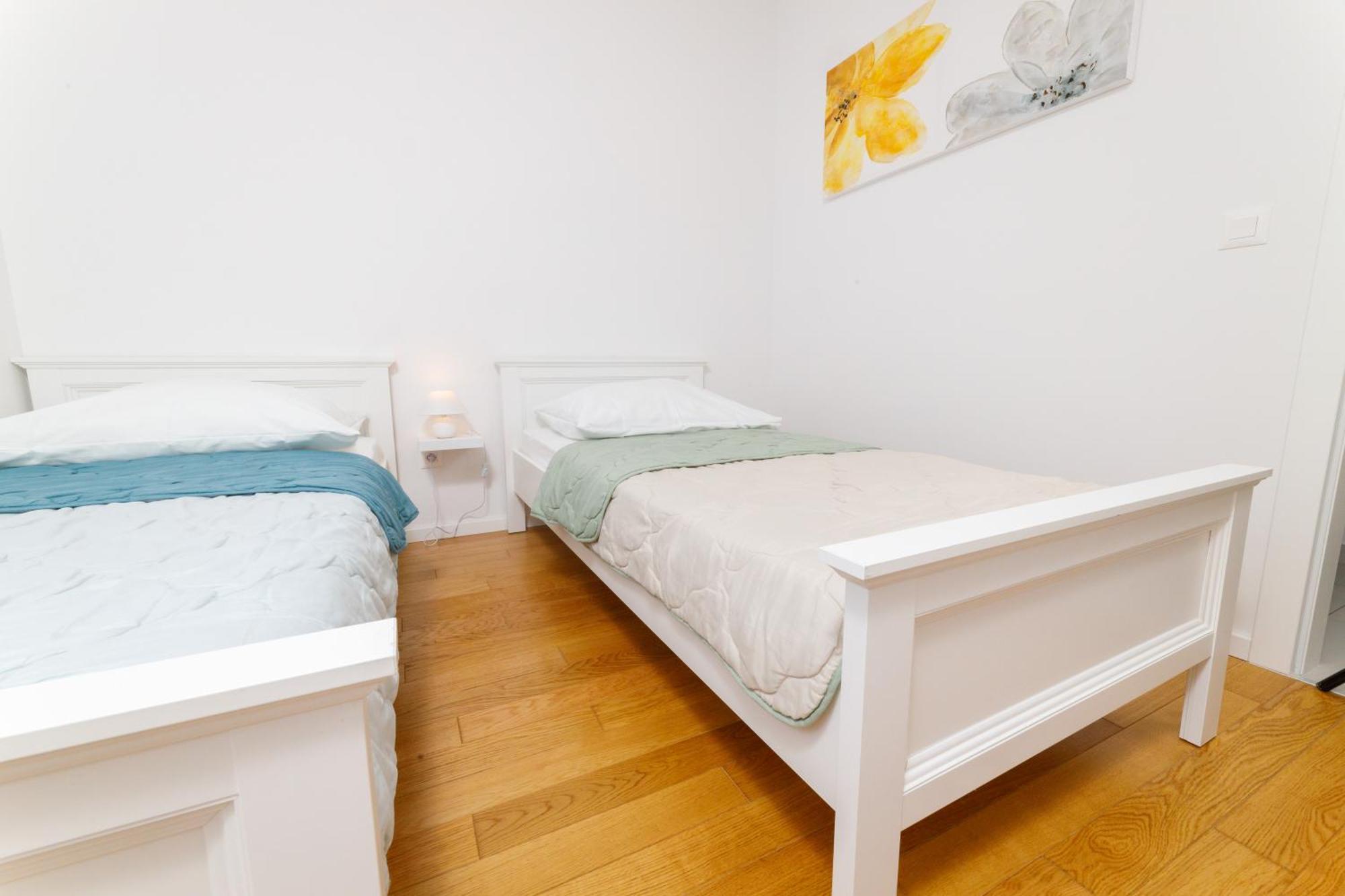 Cosmopolitan , Sea View, And Free Garage Parking * Makarska