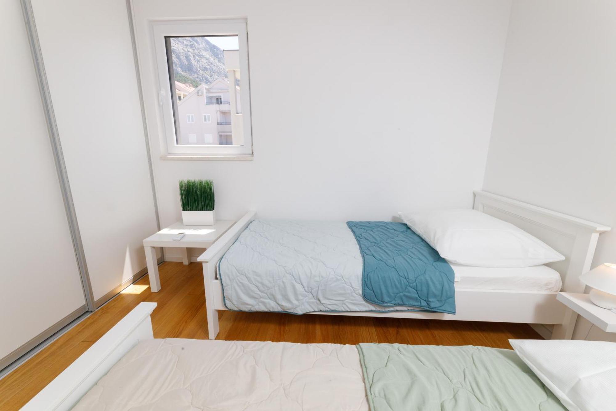 Cosmopolitan , Sea View, And Free Garage Parking Appartement *
