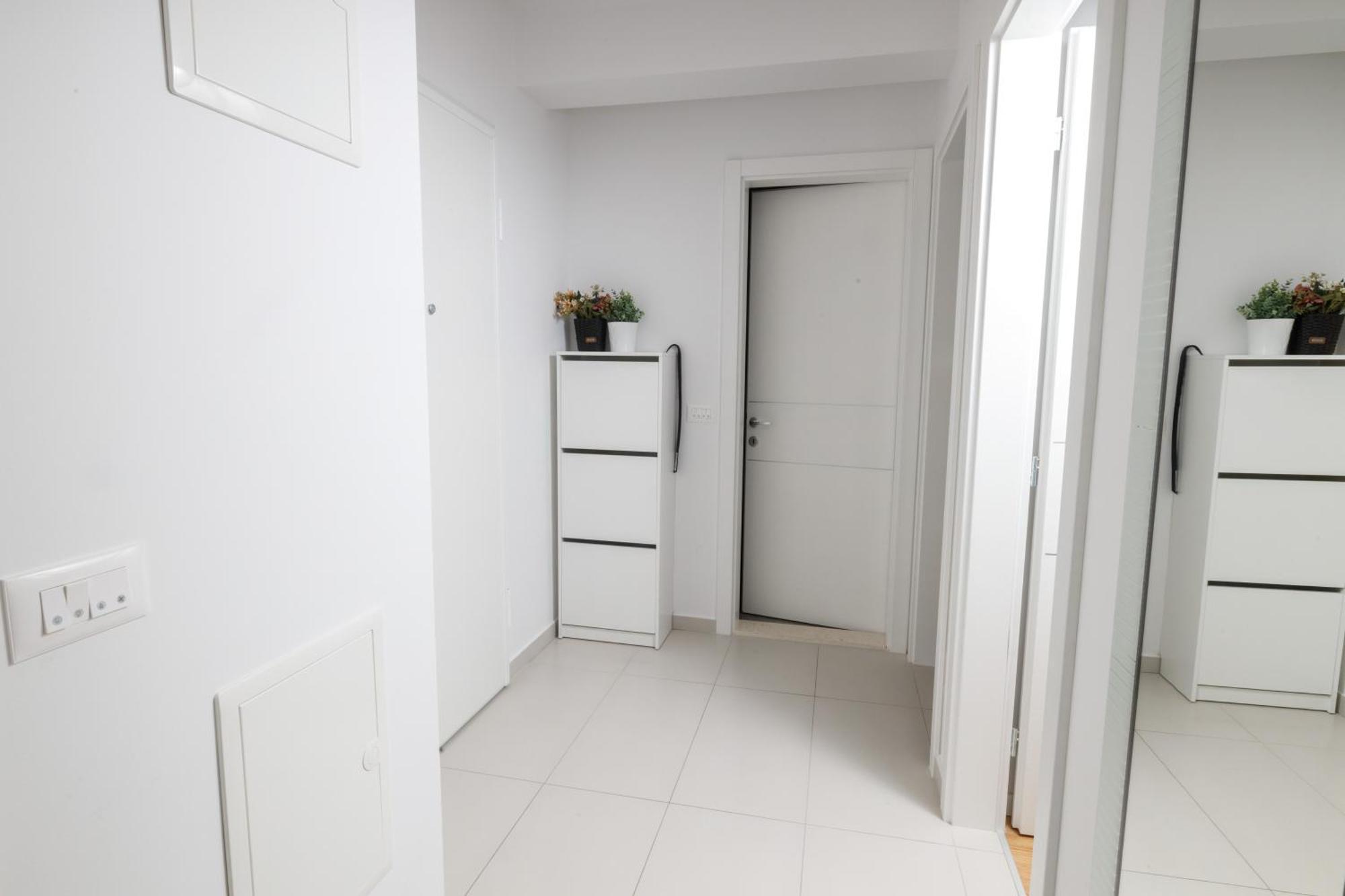 Cosmopolitan , Sea View, And Free Garage Parking Appartement
