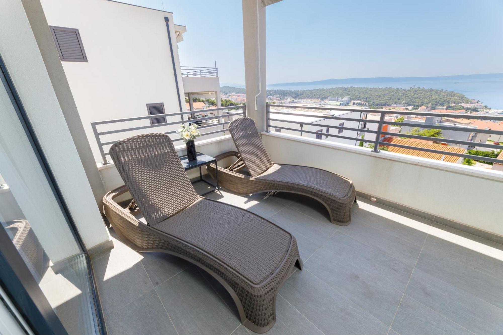 Cosmopolitan , Sea View, And Free Garage Parking * Makarska